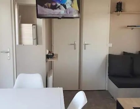 Camping Mobil-home Dans Parc Residentiel 6-8 Pers